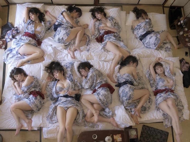 Tatami Morning: Nine Sleeping Poses