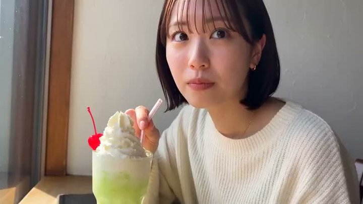 Designed Imperfection: An Amateur Smartphone Cafe Clip